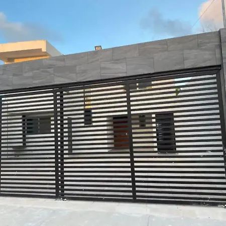 Casa Prices Con Piscina Villa
